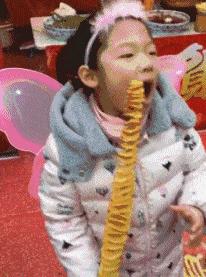 爆笑gif图小姐姐你是在逗我吗,搞笑gif妹子你又调皮了