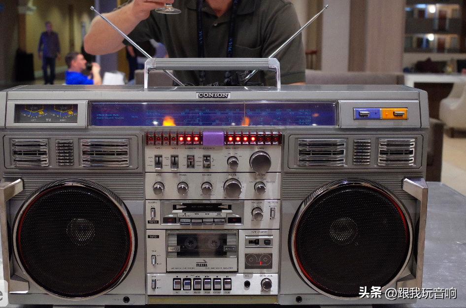 80年代复古科技聚焦：经典的康宁ConionC-100F老式收录音机音响
