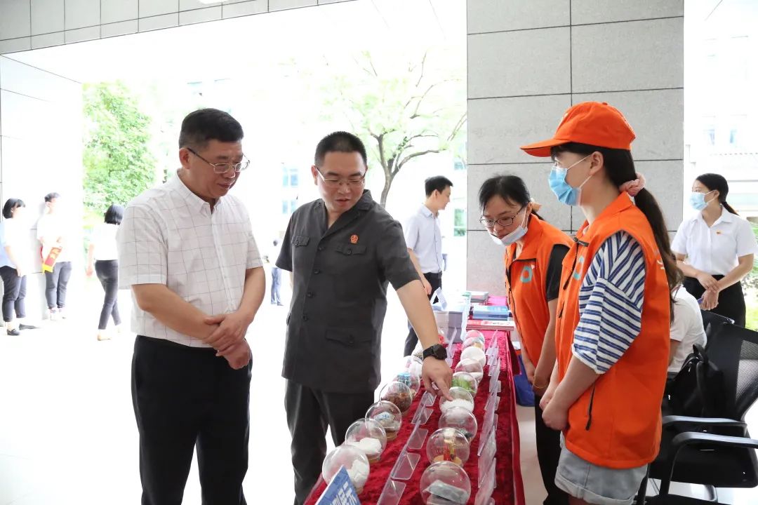 一男子因贩卖毒品被判刑,交友不慎贩卖毒品