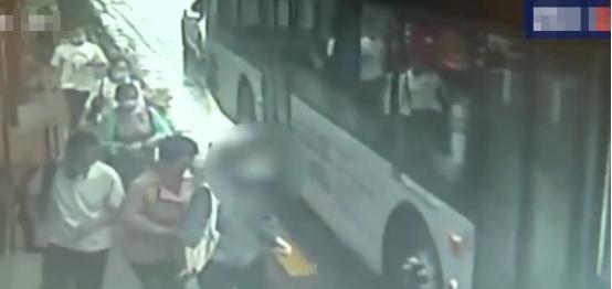 女子在公交车上被猥亵，十几分钟后我才发现