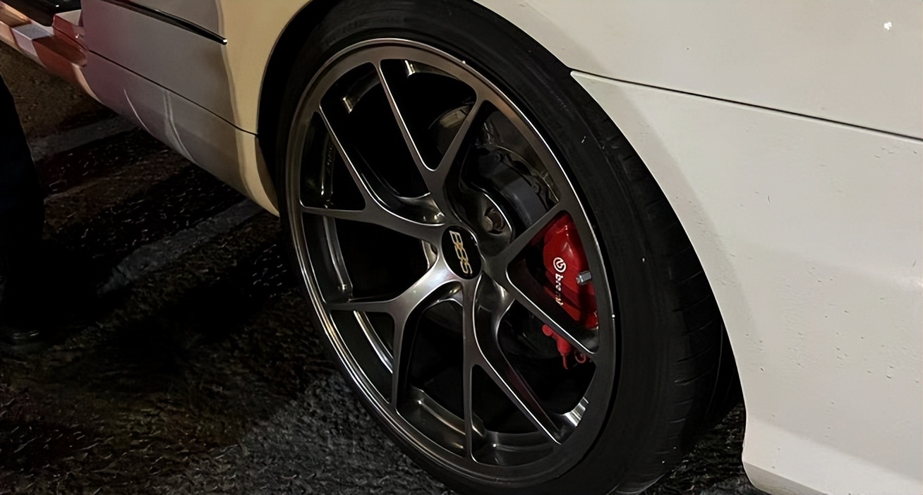 珠海交警追捕精神小伙飙车视频,珠海五辆摩托车被抓