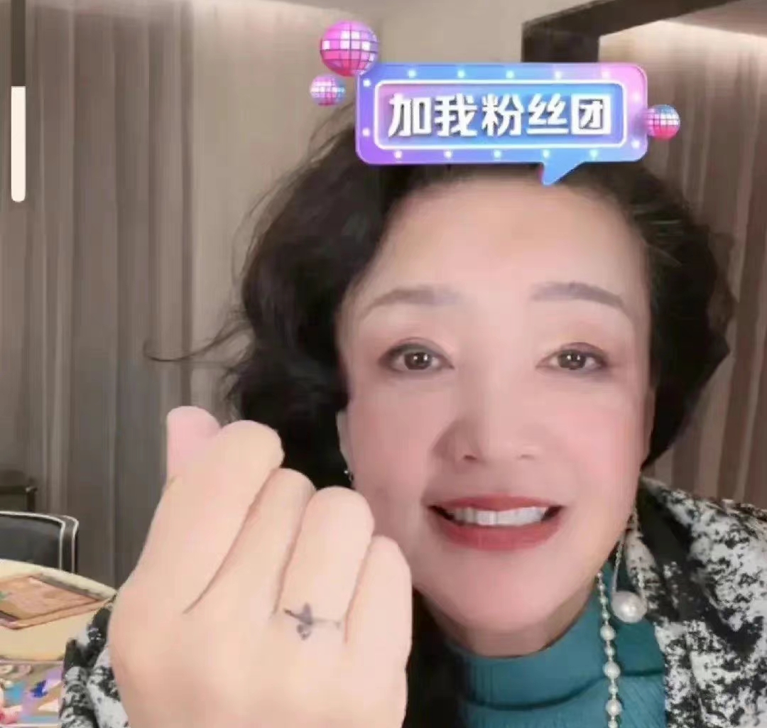 张兰直播间画图，爆料大S天价电费的原因，带货5万单小黄鱼被秒空