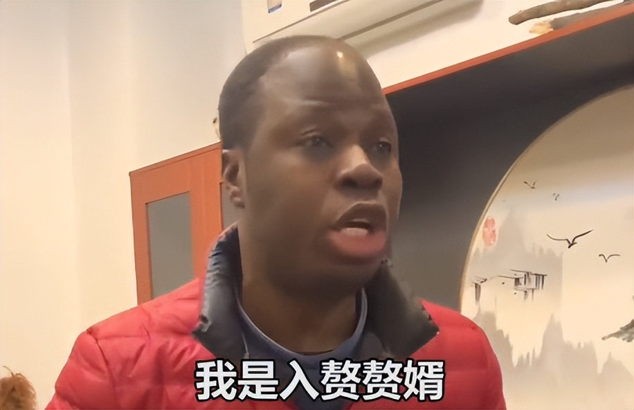 非洲小伙自封“赘婿”，撒泼打滚加方言吵架，气得隔壁大妈直跺脚