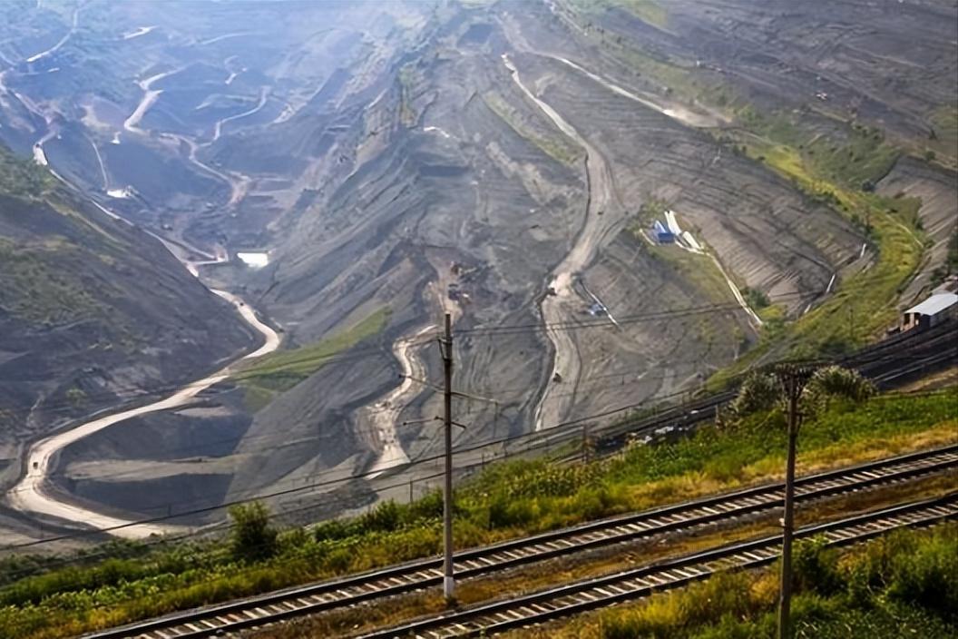 亚洲第一天坑是什么矿,亚洲第一坑煤矿图片