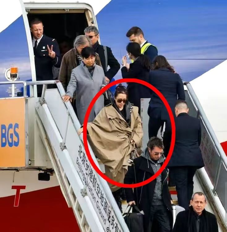 一天6个瓜！输1亿，婚内出轨，代言暴雷，国籍问题引热议，太乱了