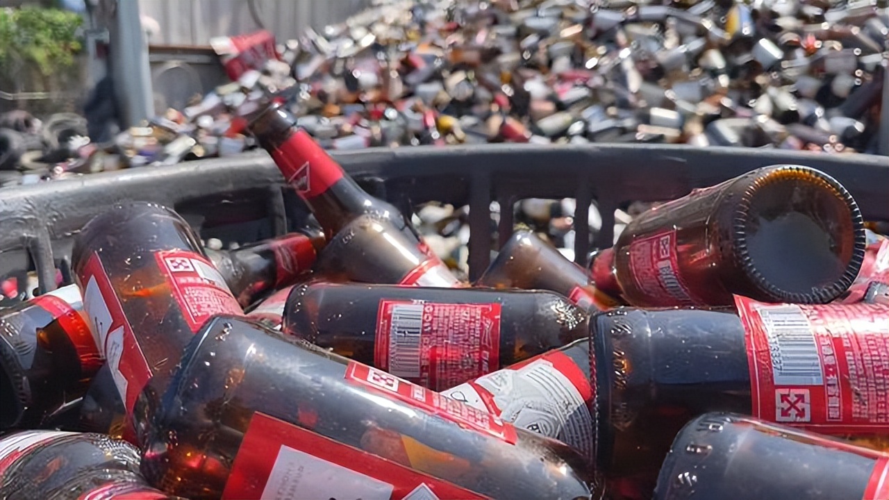 一个玻璃瓶在土底下几年才会消失,玻璃瓶在自然中多久消失