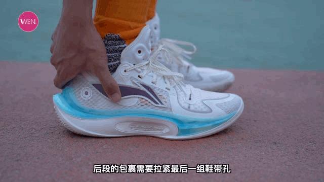 安踏轻狂4对比李宁闪击10哪个好,李宁音速10和安踏水花4哪个好