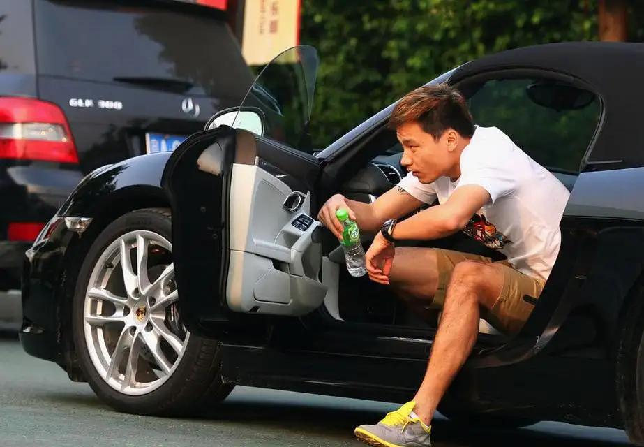 中国足球仅剩的实力球员，本有机会留洋却屈身中超，真的太浪费