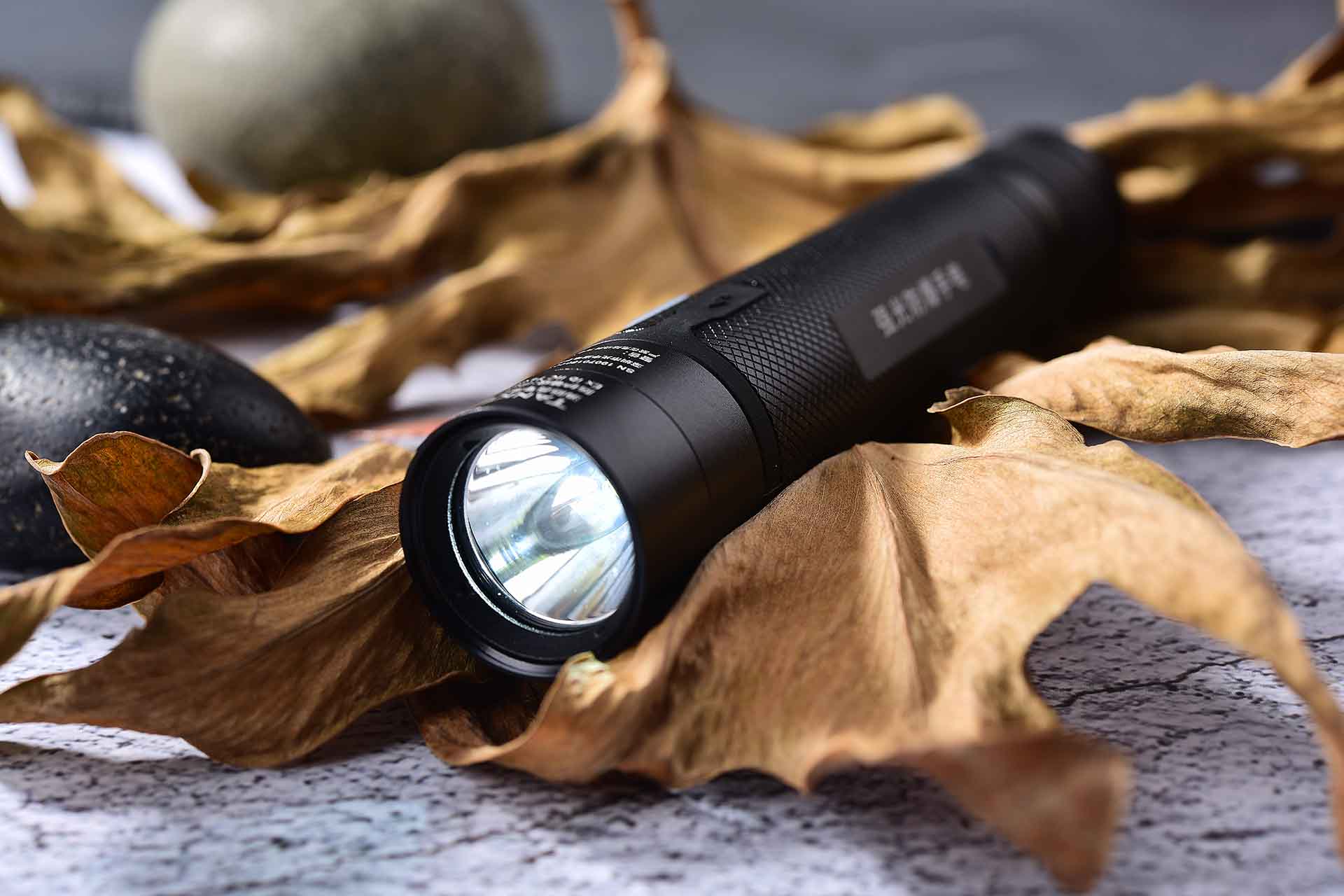 led手电筒四脚开关损坏怎么办,led手电筒强光需要按几下才能关