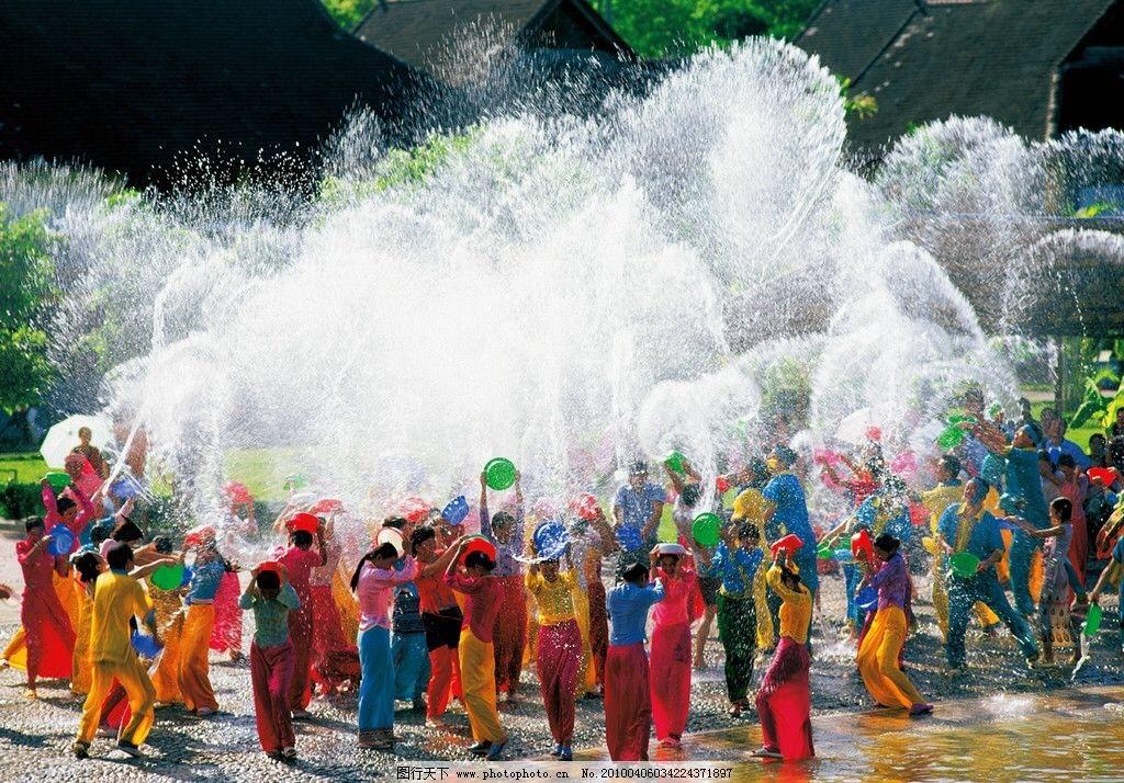 西双版纳万人泼水节视频,西双版纳游玩攻略体验万人泼水节