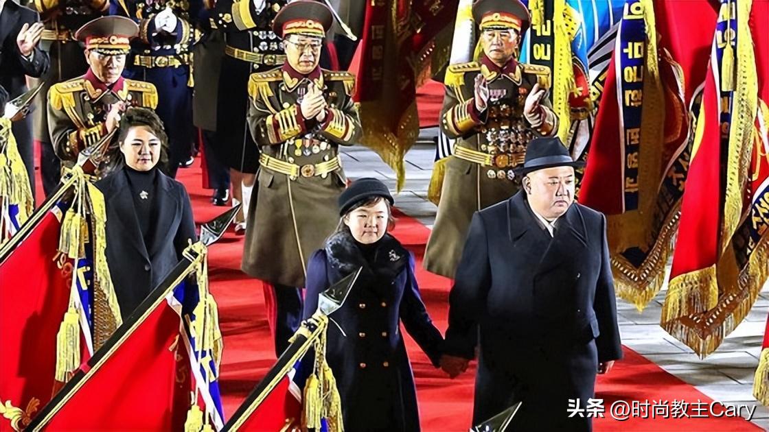 虎父无犬女！10岁朝鲜千金气场太强，1万2儿童外套穿出大佬范