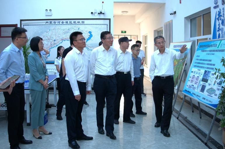 校长孙其信调研河套实验站并看望在站工作师生