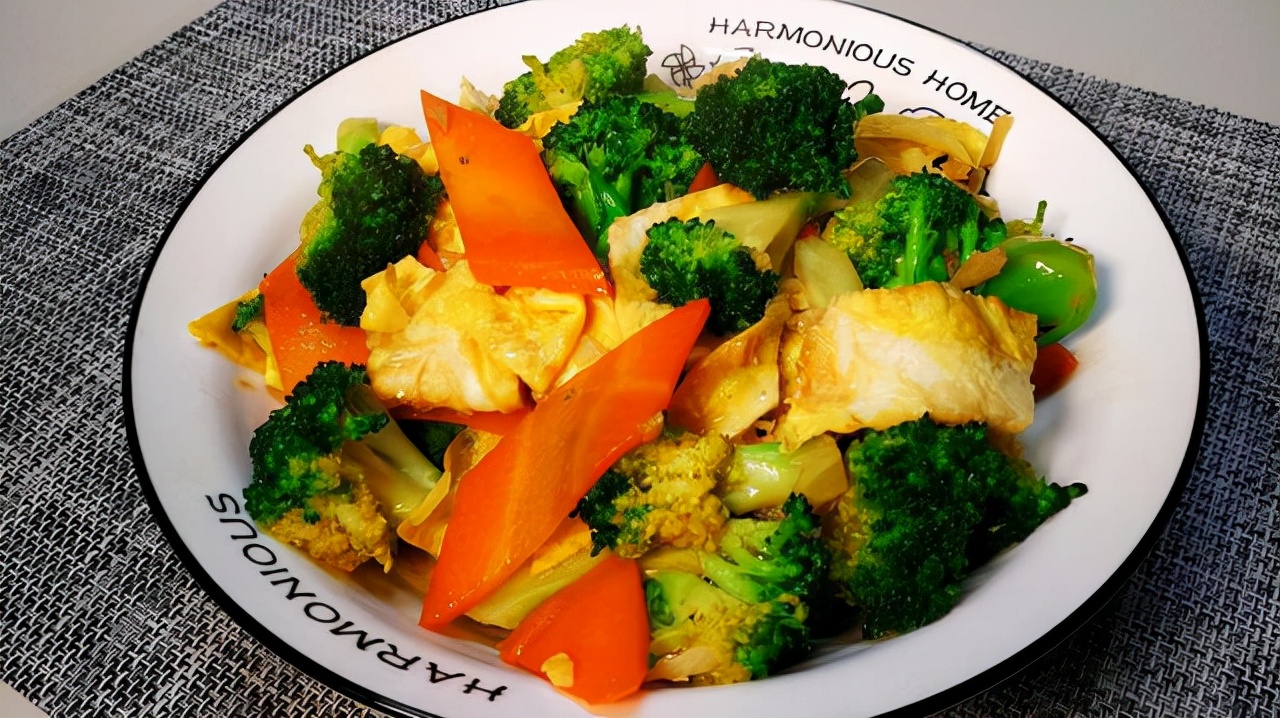 为什么月经过后会出现褐色血,51岁月经结束后有少量褐色分泌物