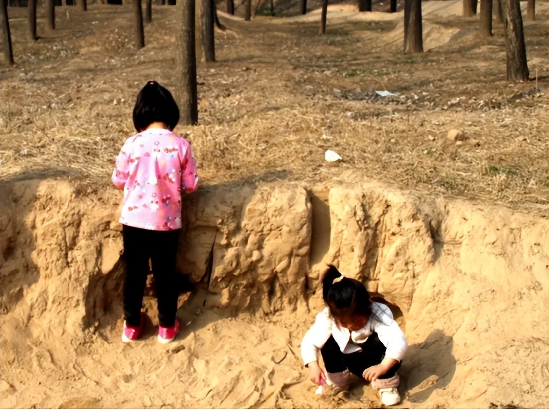 21年湖北男子花10万买洋媳妇，生下女儿上户口，警方：你被捕了