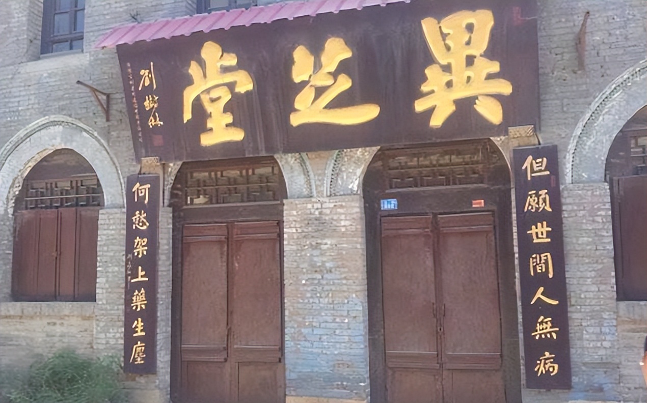 我跟上百位医生聊了聊，帮他们找到了出路和未来