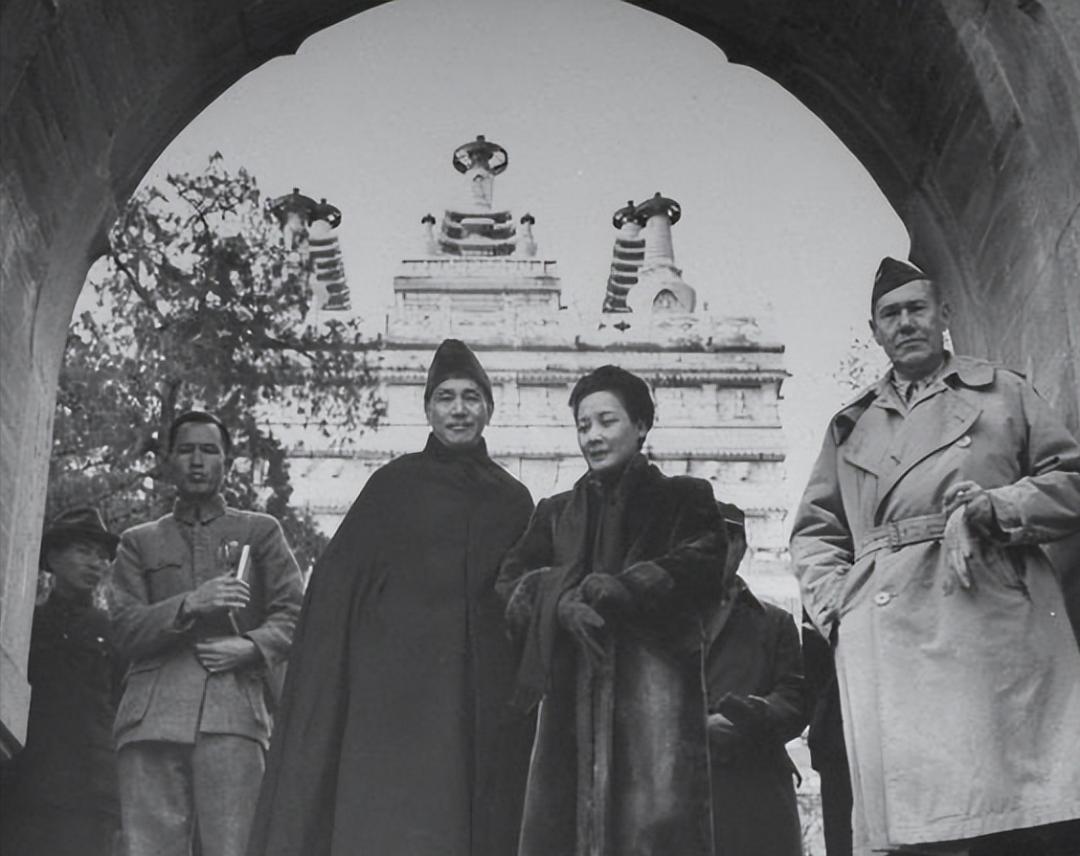 故宫城墙上挂过谁的画像,安门挂过谁的画像