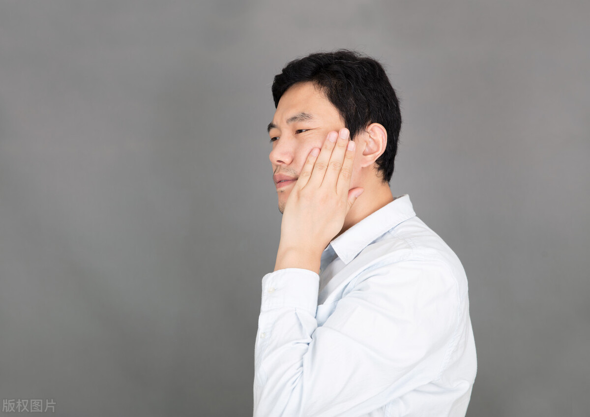 口腔溃疡疼能吃什么可以止痛,口腔溃疡上火如何缓解疼痛