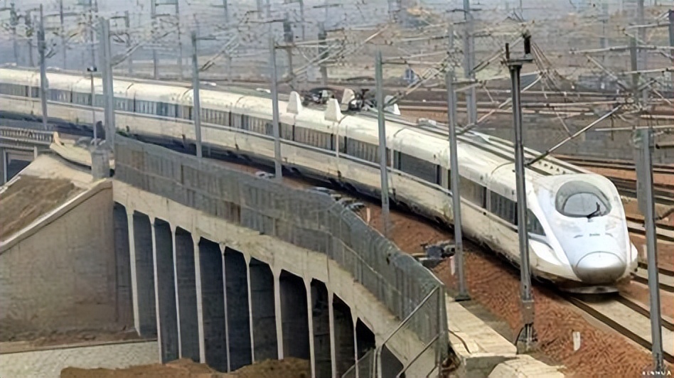 一公里铁路造价,一公里造价最高的铁路