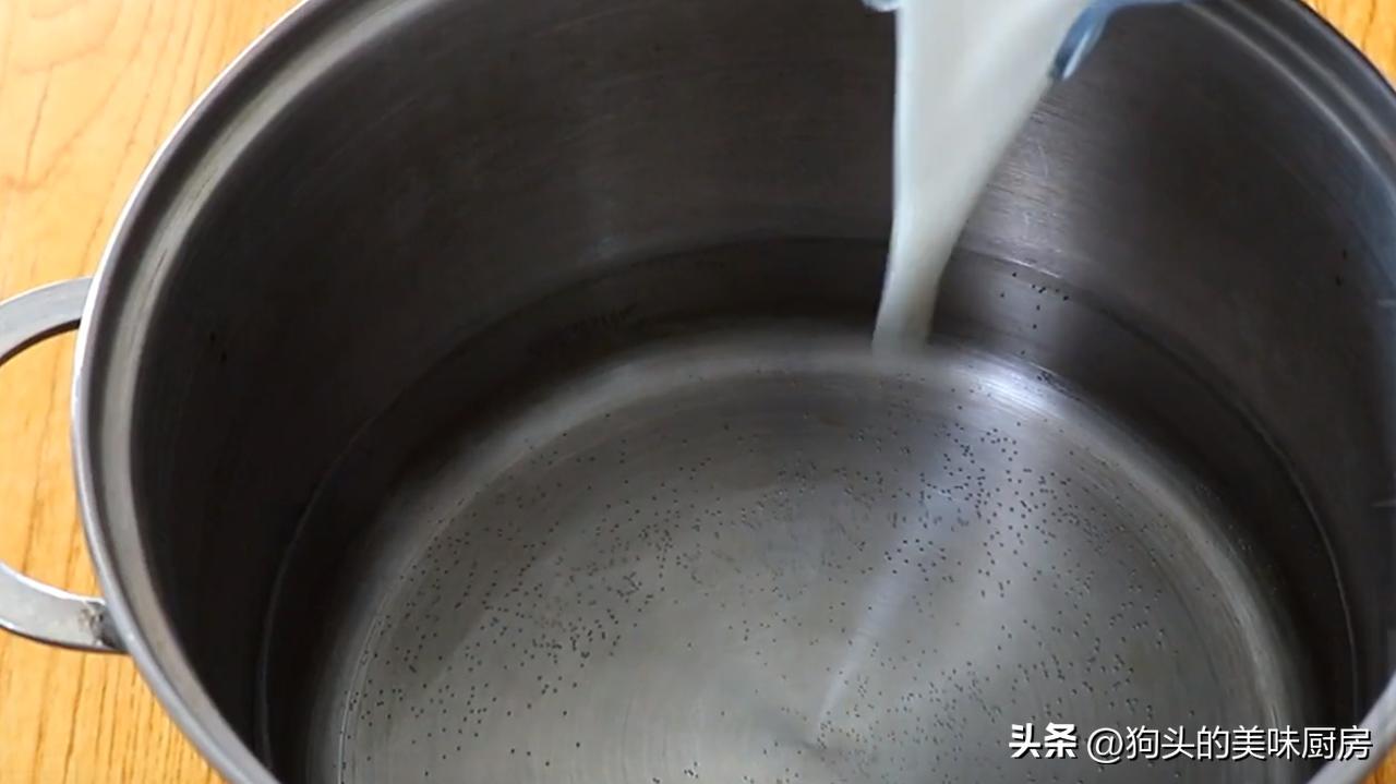 用碱水豆腐做法去做米豆腐，无任何添加，清爽细腻，适合天热吃