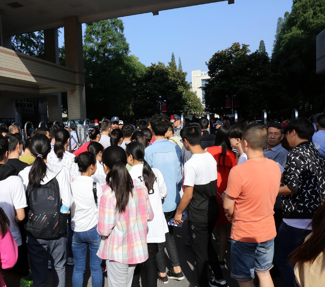 云南女孩李盈为什么要考国防科大,云南学霸李盈圆梦国防科大