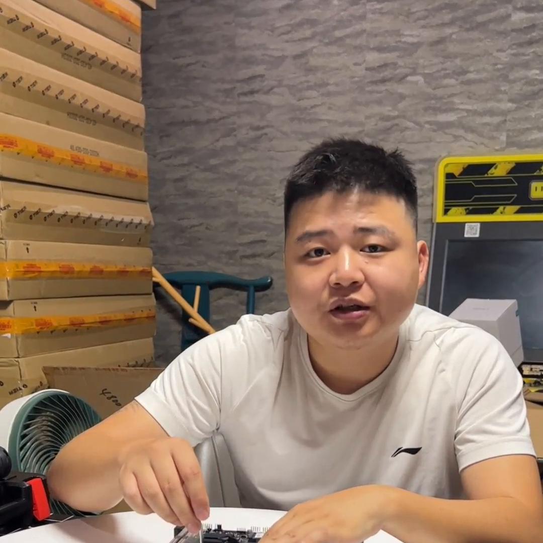 现在的零零后太棒了，暑假期间勤工俭学自己赚学费👍，我应...