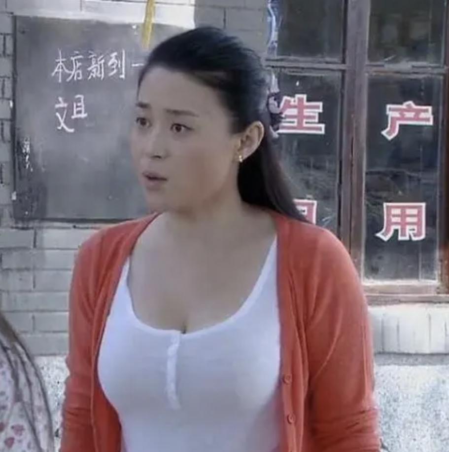 赵本山化妆师关婷娜,关婷娜从化妆师到演员的逆袭路