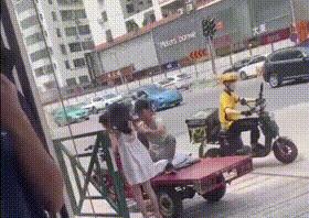 垃圾桶搞笑视频gif,搞笑gif段子塑料袋成精了