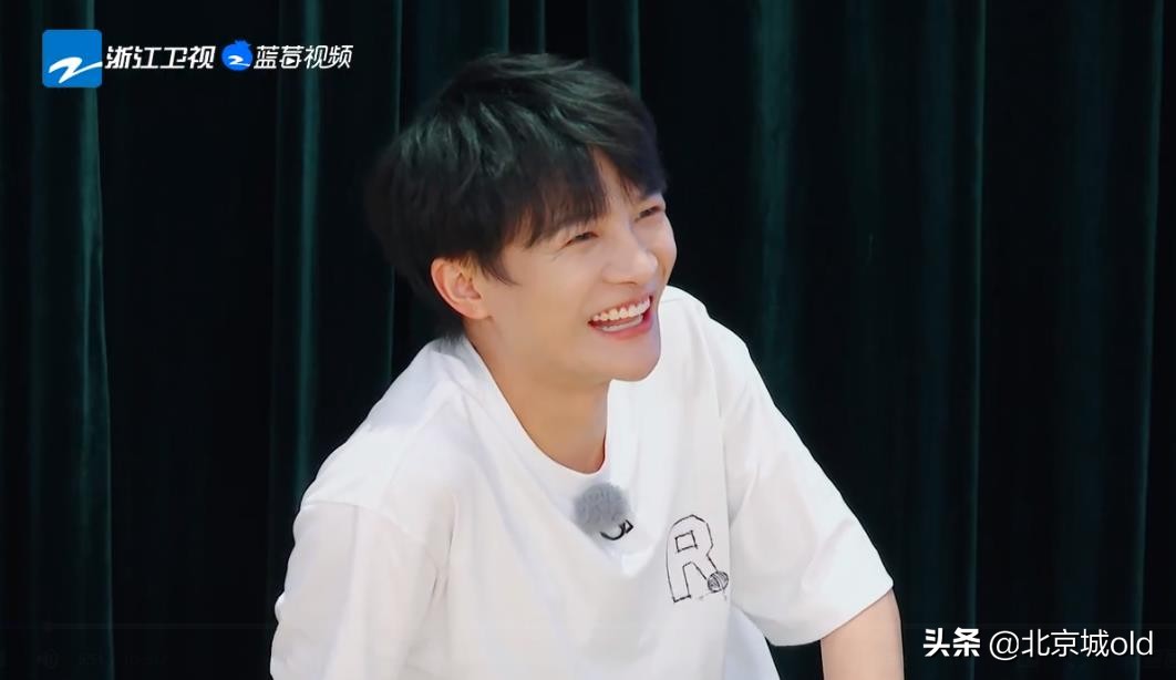 奔跑吧第十季周深搞笑花絮,奔跑吧第四季周深指压板