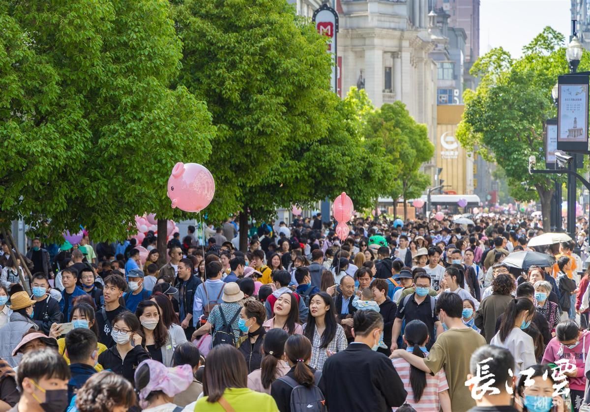 最强评测！我们采访了100位外地游客，“武汉游”能打多少分？