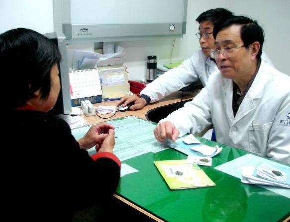 基于“伏邪学说”，探讨中医对慢性萎缩性胃炎的治疗方法