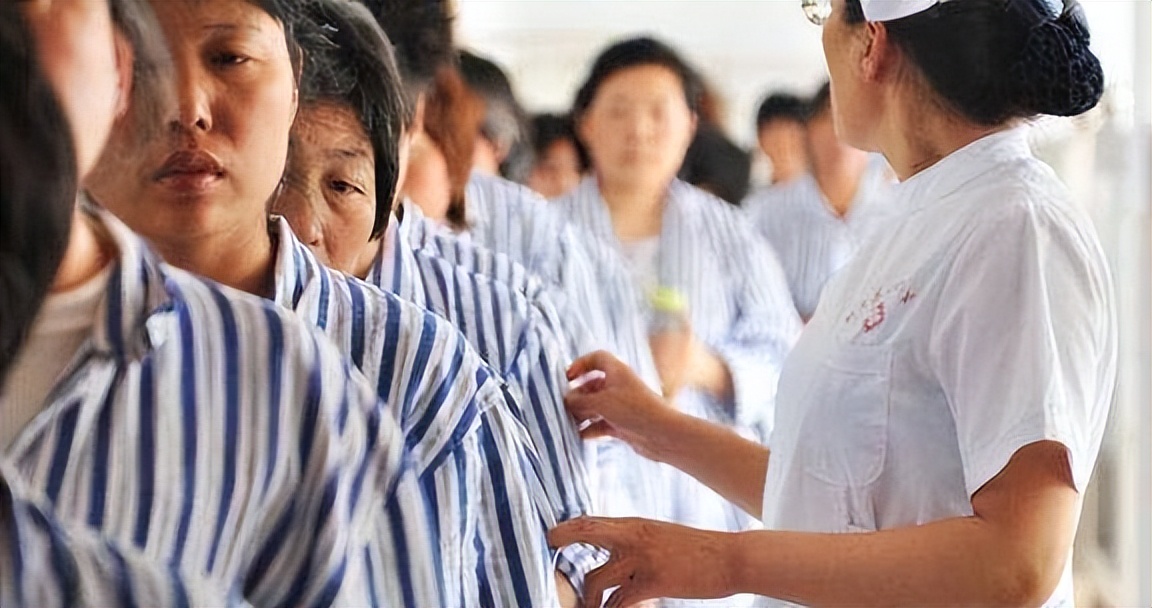 00后女生用一万块创业,00后女孩努力挣钱