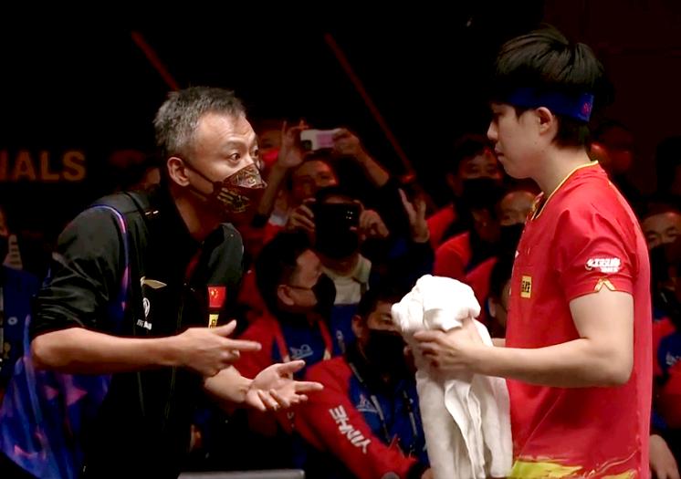 王楚钦4:0完胜张本智和决胜局,祝贺王楚钦勇夺二冠一亚