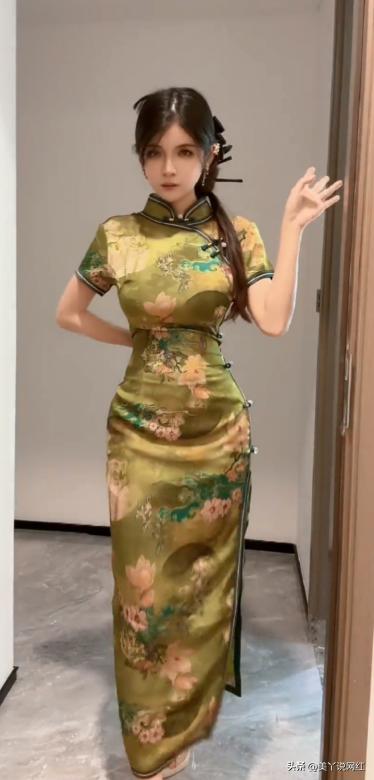 网红狗头萝莉摆摊卖煎饼,一天赚400元知足快乐,并带火营地夜市