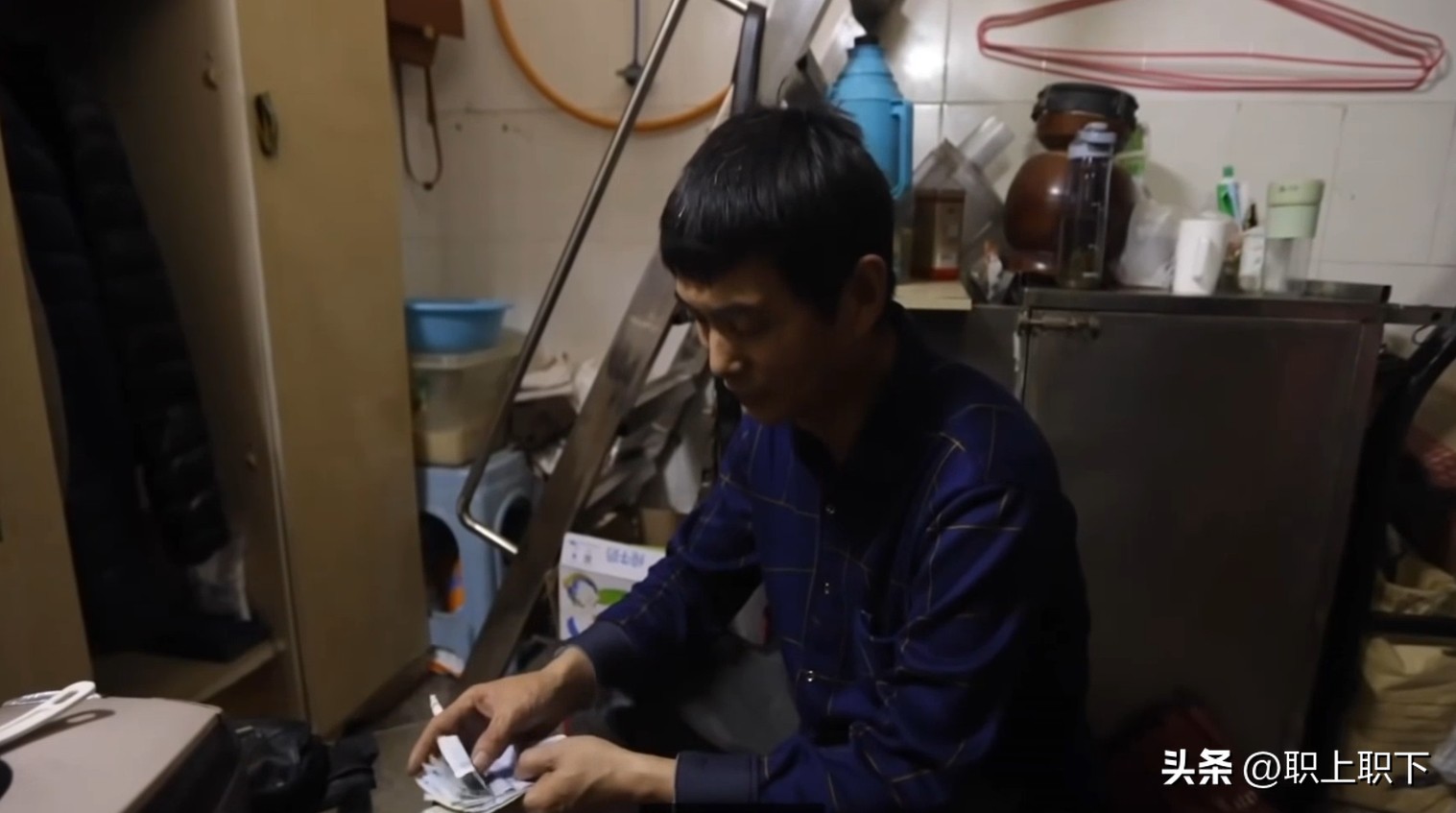 农村小伙做这个副业赚了3万块钱,农村小伙日赚千元的生意经历