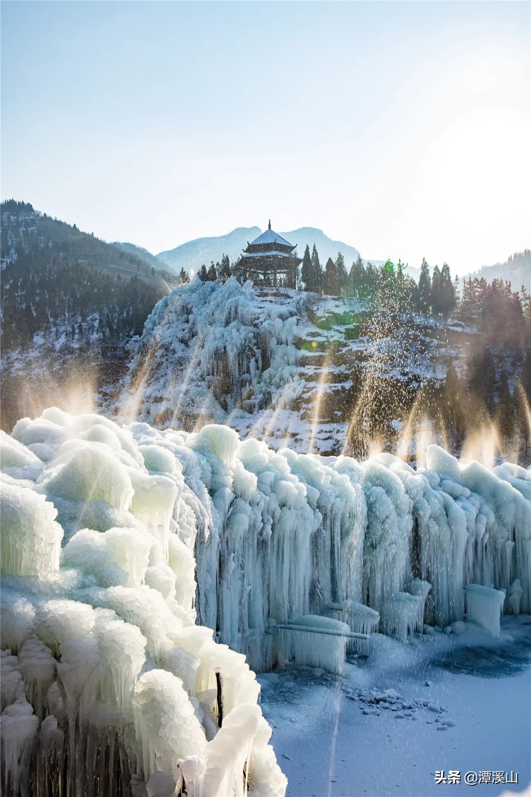 他们在潭溪山森林打造儿童魔法剧、公路咖啡车和悬崖下午茶，只为在寒冬把温暖送给你