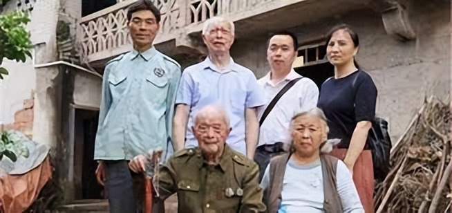 四川一局长家中被盗,神秘铁盒揭露其隐藏33年的秘密