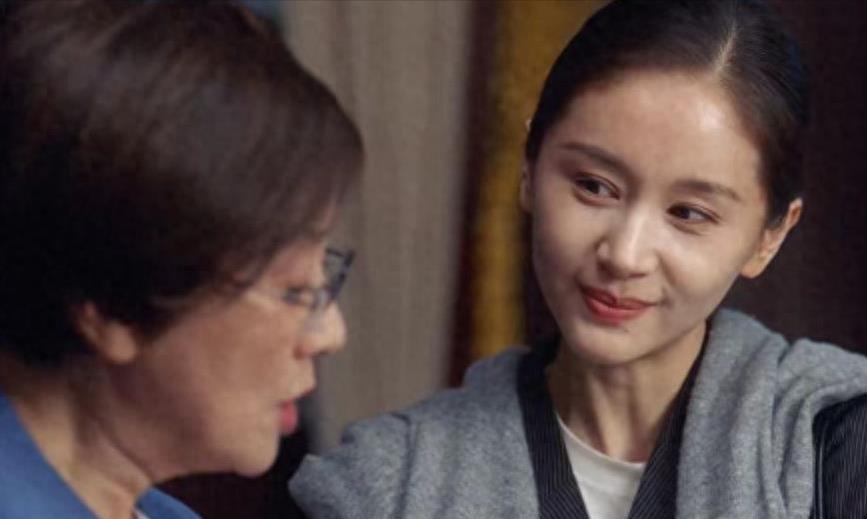 谁都想不到!快到年底了,65岁的邓婕用这样的方式,丢出一对王炸