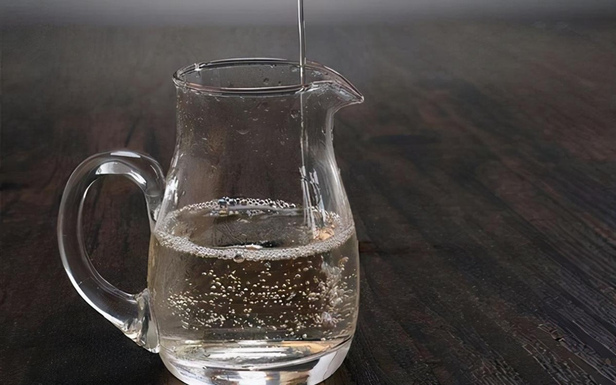 北京二锅头是粮食酒还是勾兑,北京二锅头也是勾兑酒吗