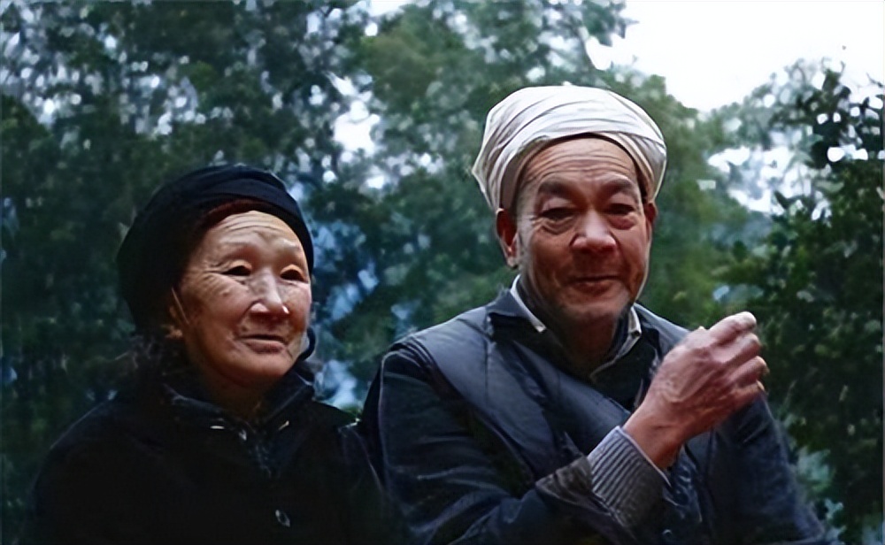 19岁小伙和寡妇私奔50年,19岁小伙与寡妇隐居深山50年