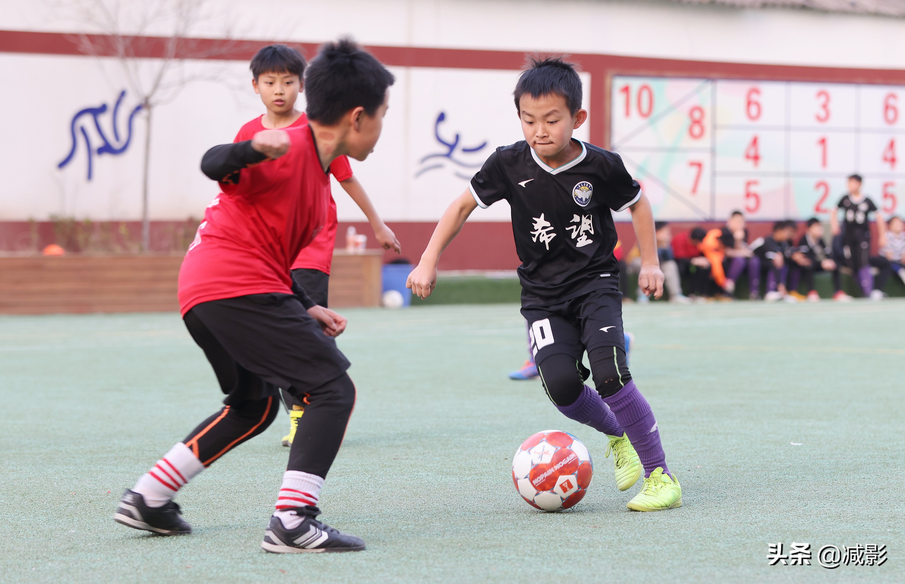 中国足球小将在街头,足球运动员小小少年