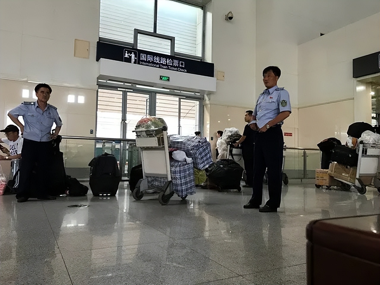 中国的朝鲜列车 (朝鲜铁路专列穿越国门)