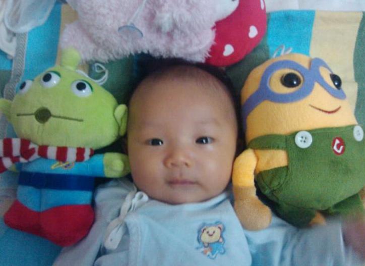 三个月孩子认母表现,三个月大宝宝认人的表现