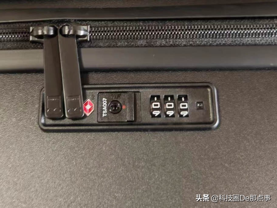 长期出差用什么？用地平线8号城市脉搏系列24寸拉杆箱