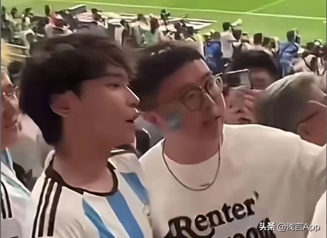 那个闯入球场拥抱梅西的男孩,那个冲进球场的男孩现在怎么样了