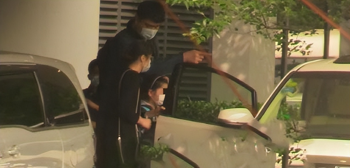 篮球巨星姚明现在的年龄有多大了,姚明为什么退役六年才入选名人堂