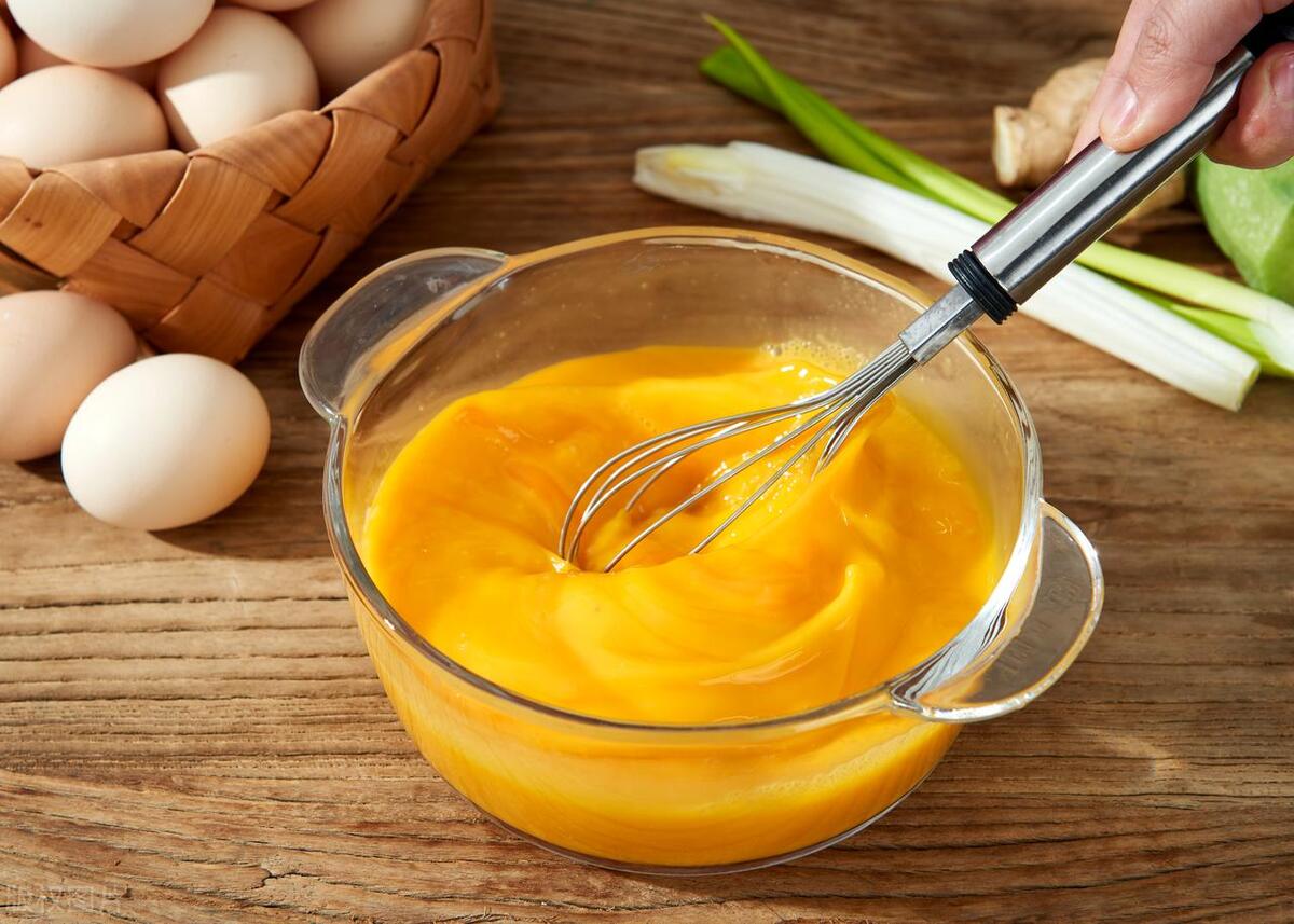 鸡蛋怎么煎好吃简单又营养,如何煎出嫩滑的鸡蛋