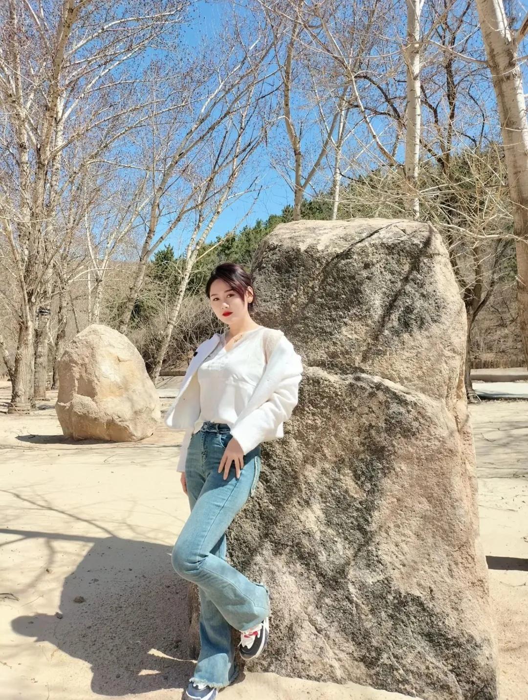 独自走在沙漠上,独自走在沙漠中图片