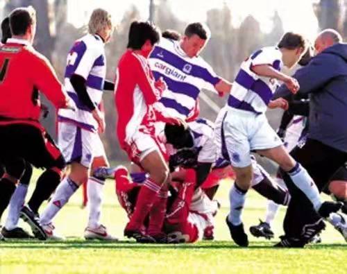 深圳队郜林陈涛,郜林被罚下场