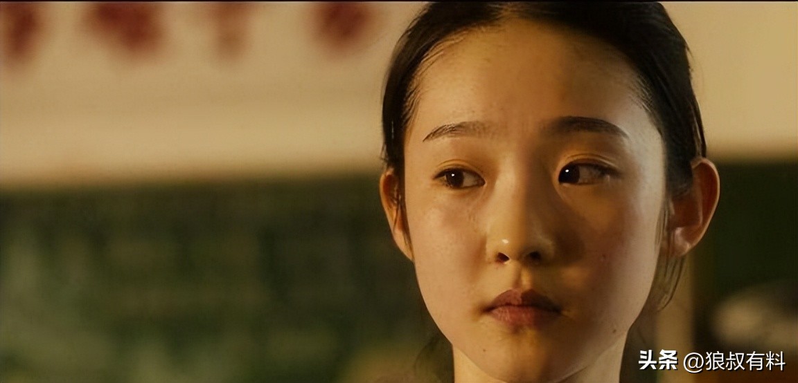 她拿烟头烫同学，逼吃头发，法庭上：快点判，我下个月过生日呢