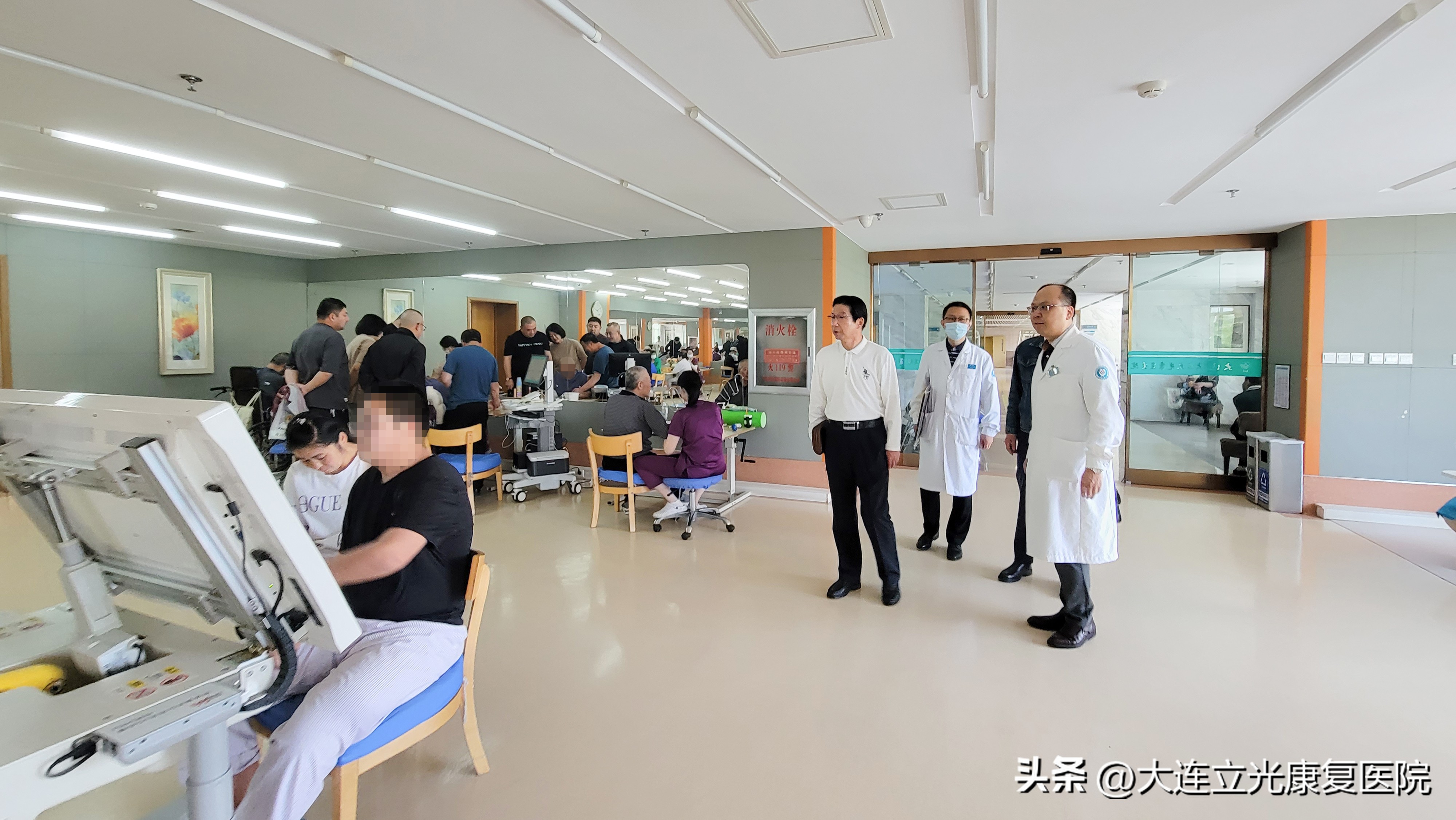 大连医科大学公共卫生学院姜平书记莅临大连立光康复医院调研指导